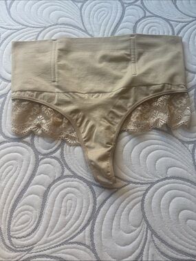 EUC - MANIFIQUE - Everyday Shaping Thong - Core Control Shapewear Underwear -XL
